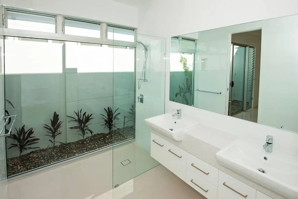 Iluka Beach Villa - Port Douglas