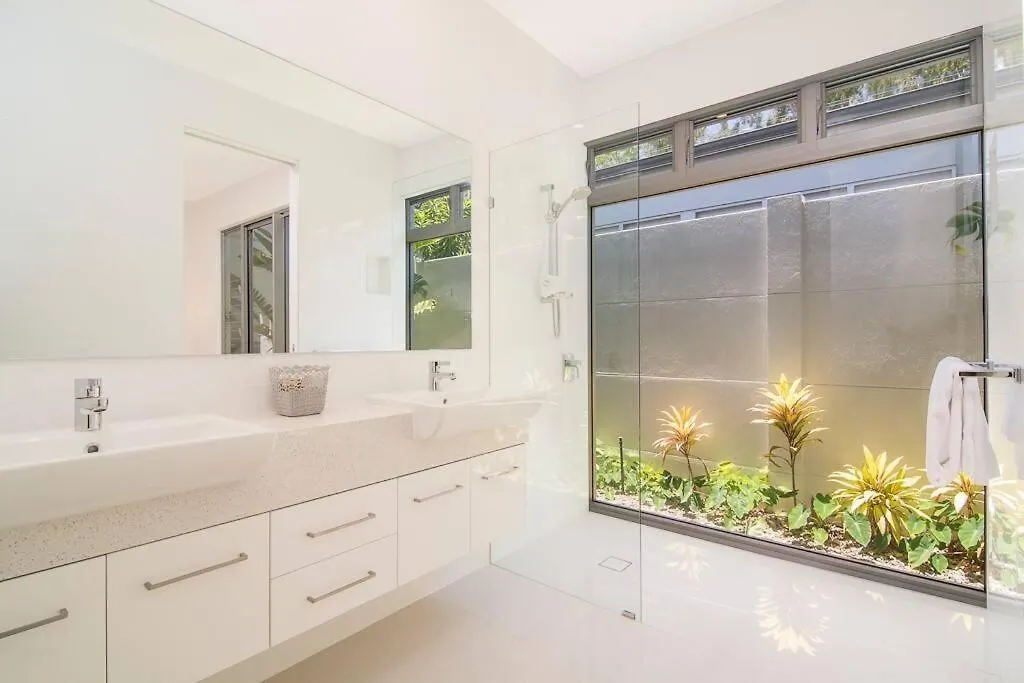 Iluka Beach Villa - Port Douglas