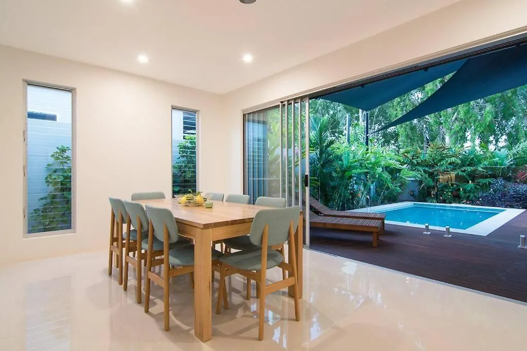 Iluka Beach Villa - Port Douglas