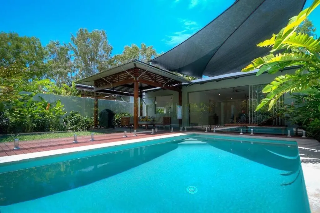 Iluka Beach Villa - Port Douglas