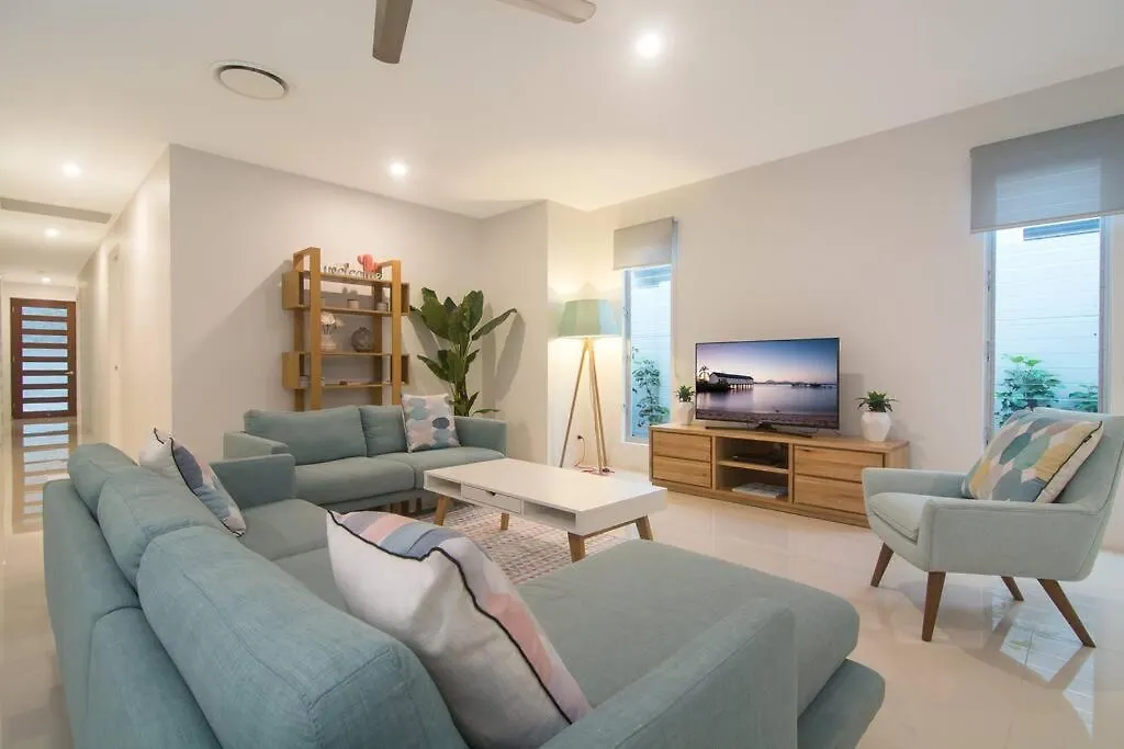Iluka Beach Villa - Port Douglas